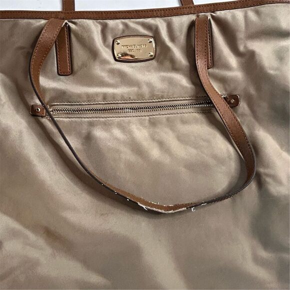 Michael Kors Kempton Nylon Large Pocket Tote Bag Neutral Women's Casual FLAWED - Picture 5 of 16